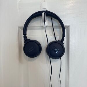 JBL noise cancelling headphones